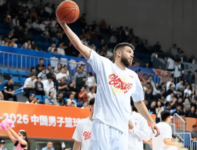 19投狂砍32分16板！广东救火大外援首秀大放异彩，杜锋验货成功
